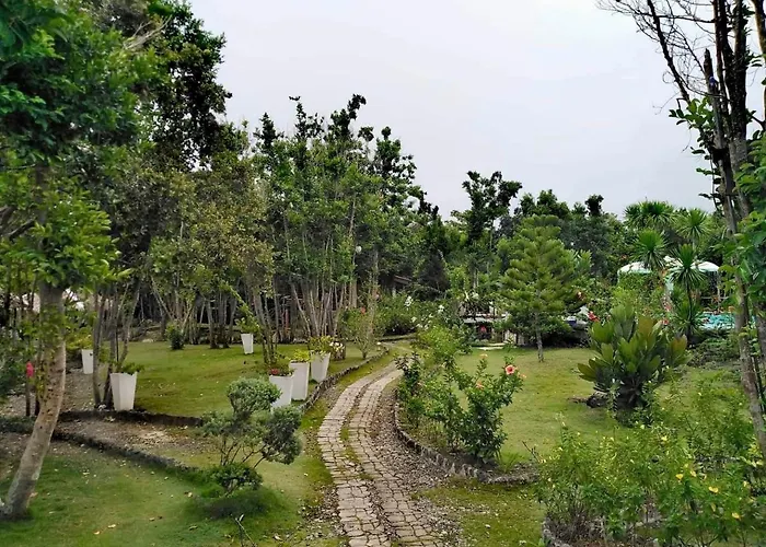 Hale Manna Coastal Gardens Resort *